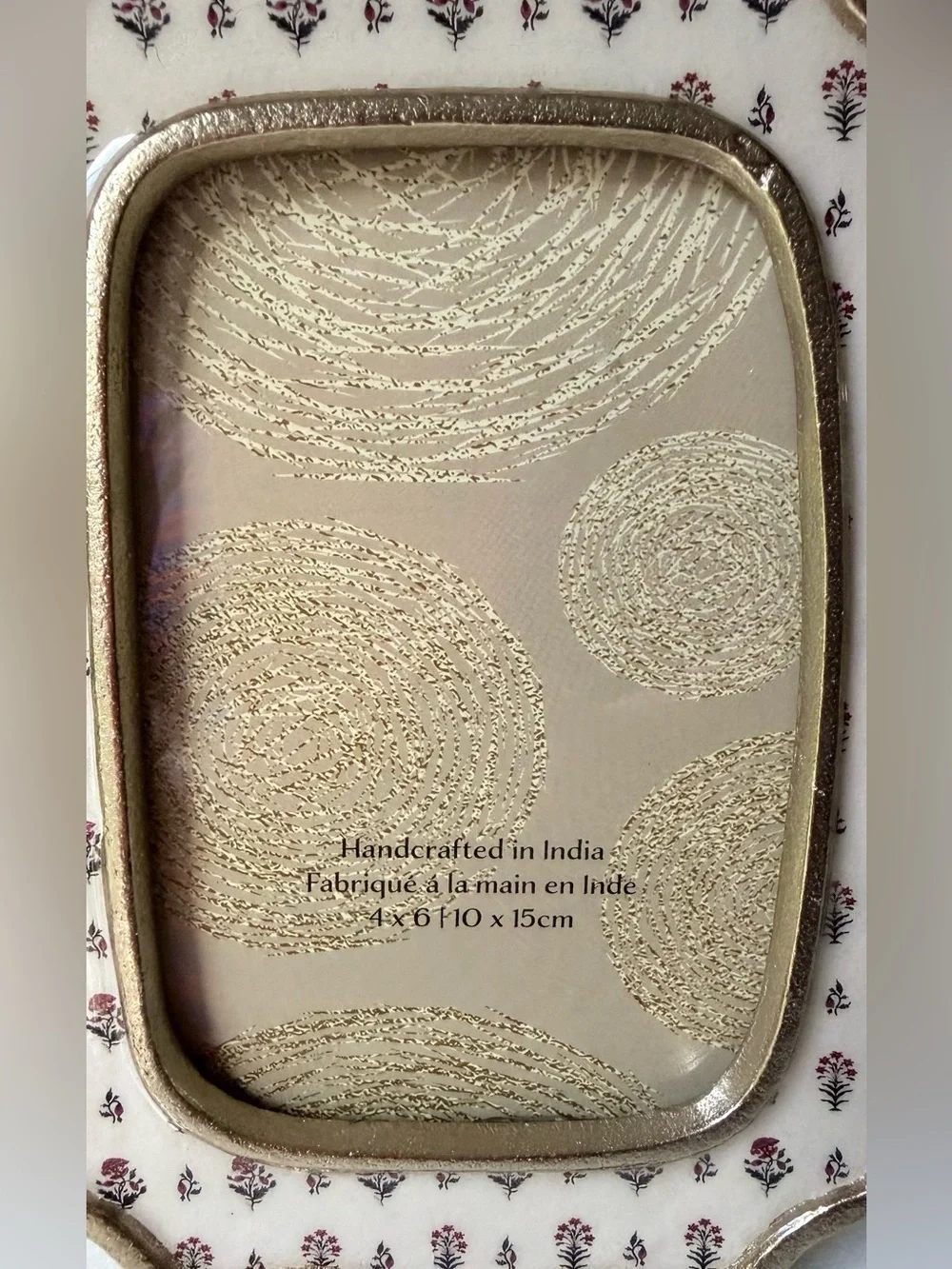 Handcrafted Scalloped metal Photo Frame with Floral Border - White & Gold
